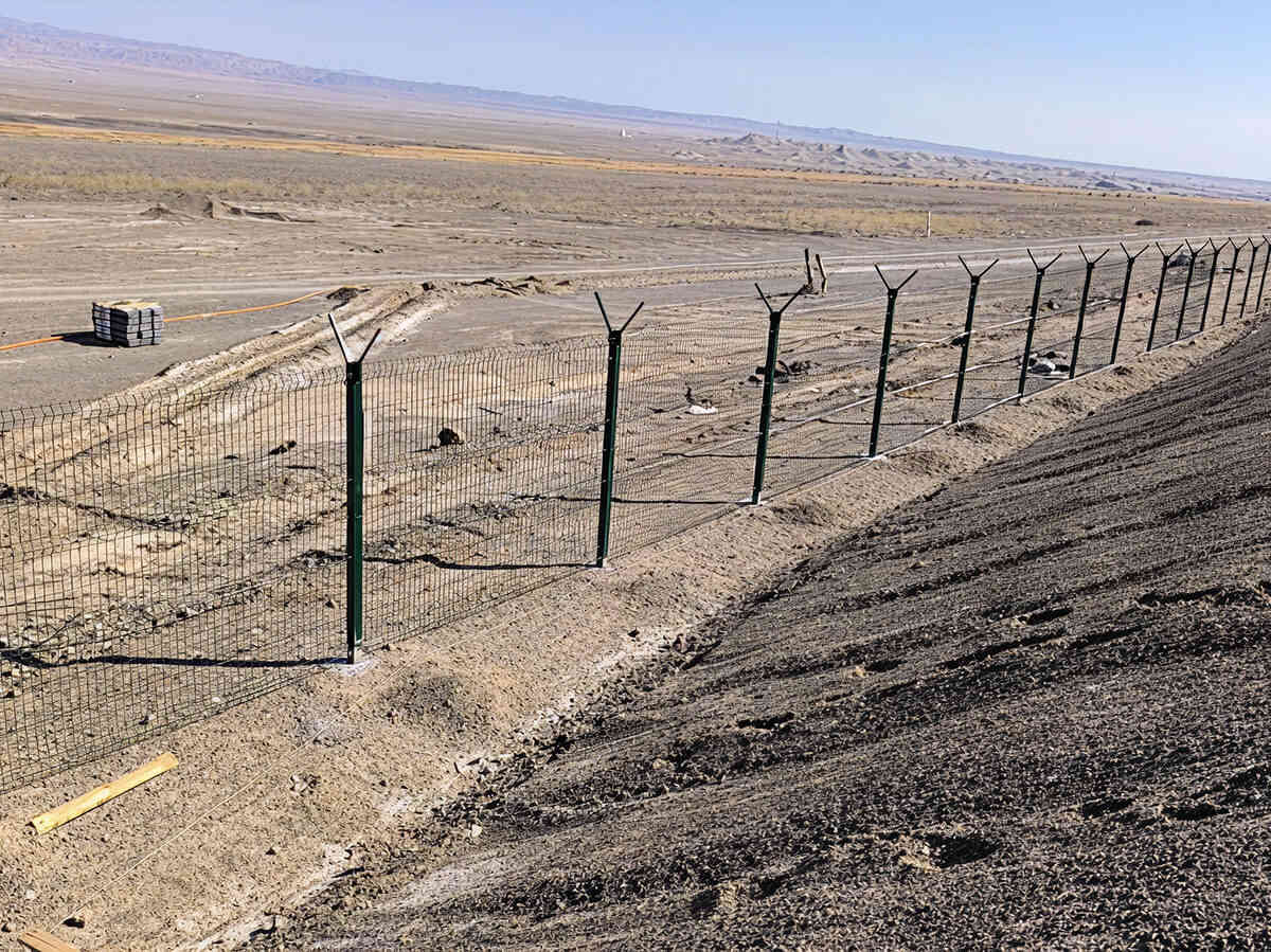 Инженерное ограждение для нейтральной зоны на границе с КНР (ст. Достык-Алашанькоу)