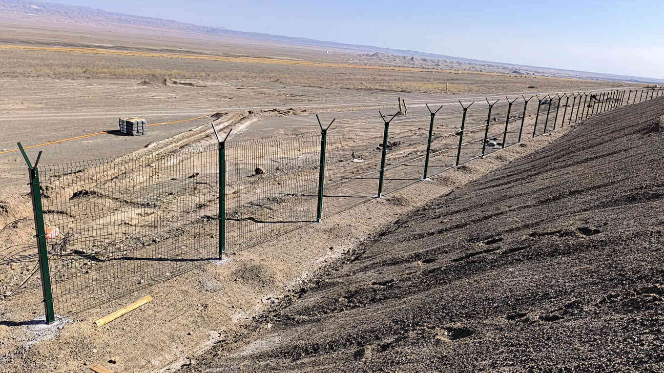 Инженерное ограждение для нейтральной зоны на границе с КНР (ст. Достык-Алашанькоу)